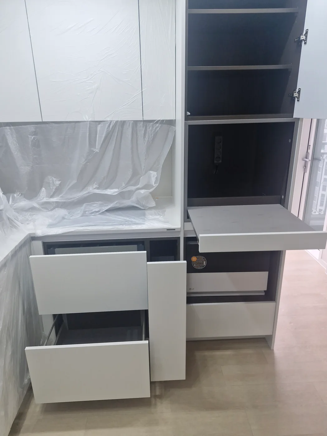 철거 전 키큰장과 주변 주방 라인